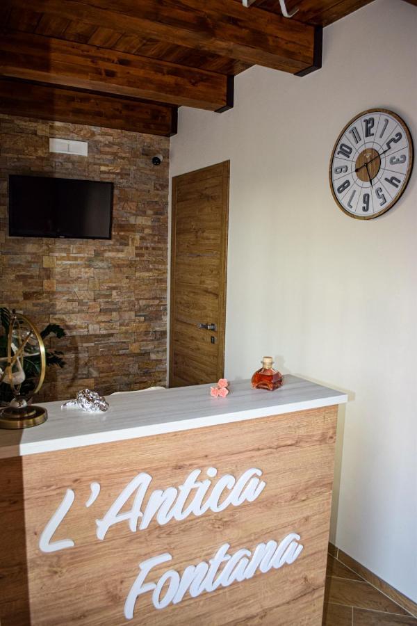 L'Antica Fontana - Casa Vacanze B&B วิจจาเนลโล ภายนอก รูปภาพ